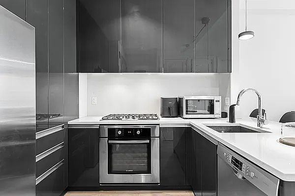 4415 Purves St #3B - Photo 3 of 17