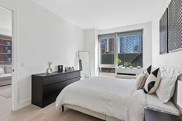 4415 Purves St #3B - Photo 5 of 17