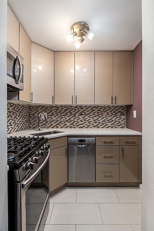 8470 129th St #2R - Photo 6 of 16