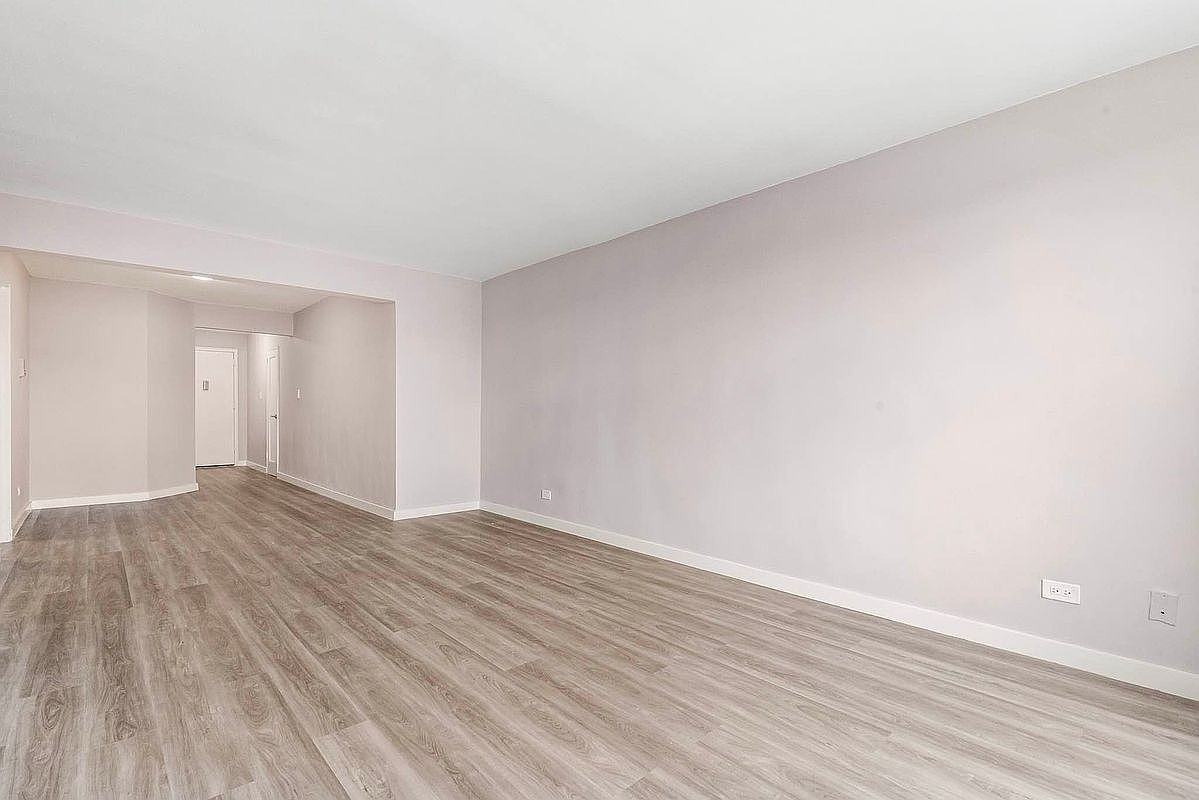 9010 34th Ave #6B - Photo 4 of 17