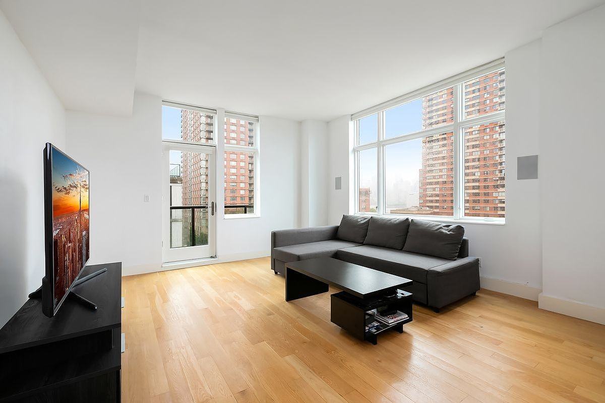 226 50th Ave #8I - Photo 3 of 5