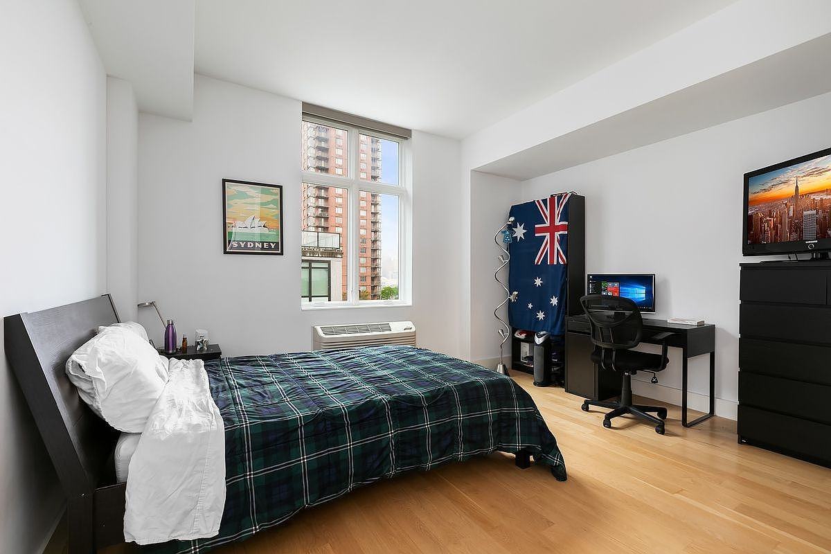 226 50th Ave #8I - Photo 4 of 5