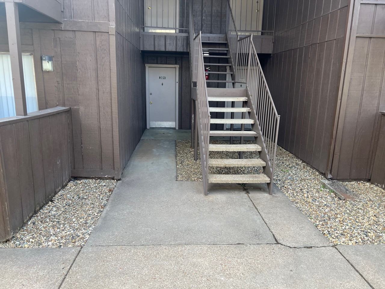 2800 Victory Dr #301 - Photo 3 of 15