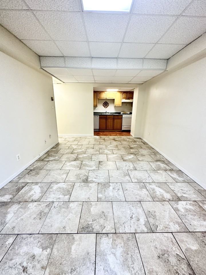 Glenville Ave. & Harvard Ave #B6 - Photo 7 of 24