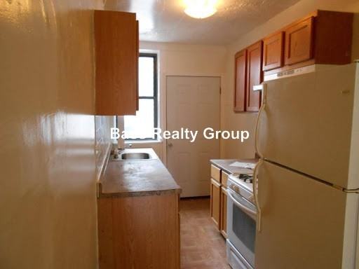 1708 W Lunt Ave #1 - Photo 4 of 11