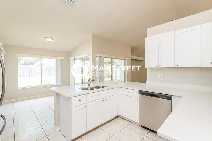 14043 Cooper Rd - Photo 4 of 16