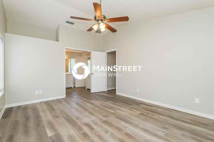 14043 Cooper Rd - Photo 3 of 16