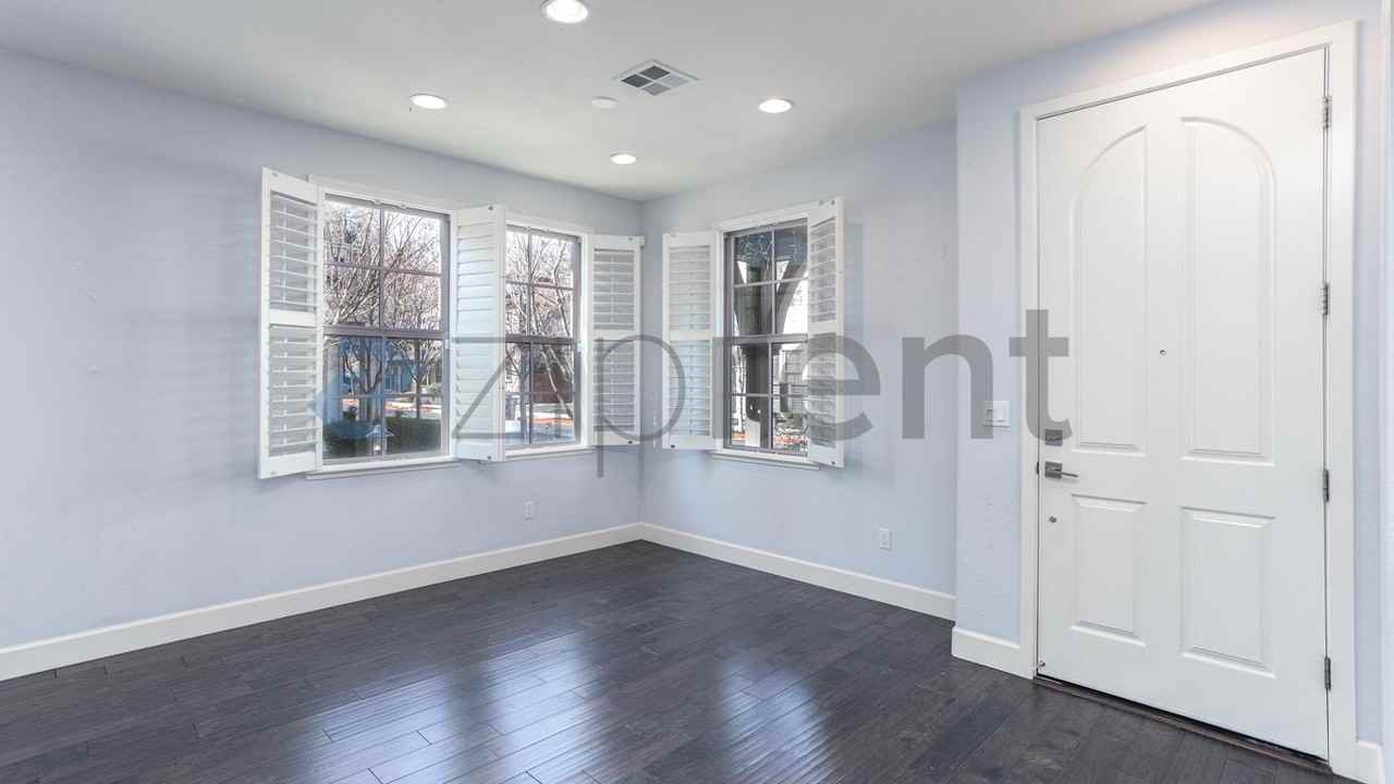 111 Avellino Way - Photo 2 of 32