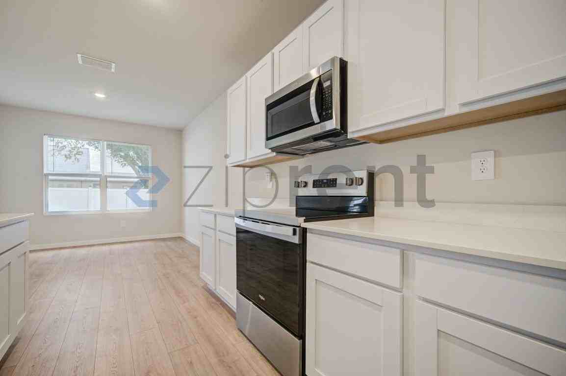 707 Nw 2nd Ln - Photo 7 of 25