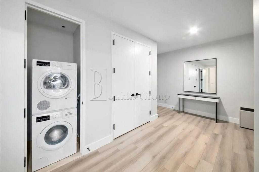 95 Wall St #1219 - Photo 3 of 4