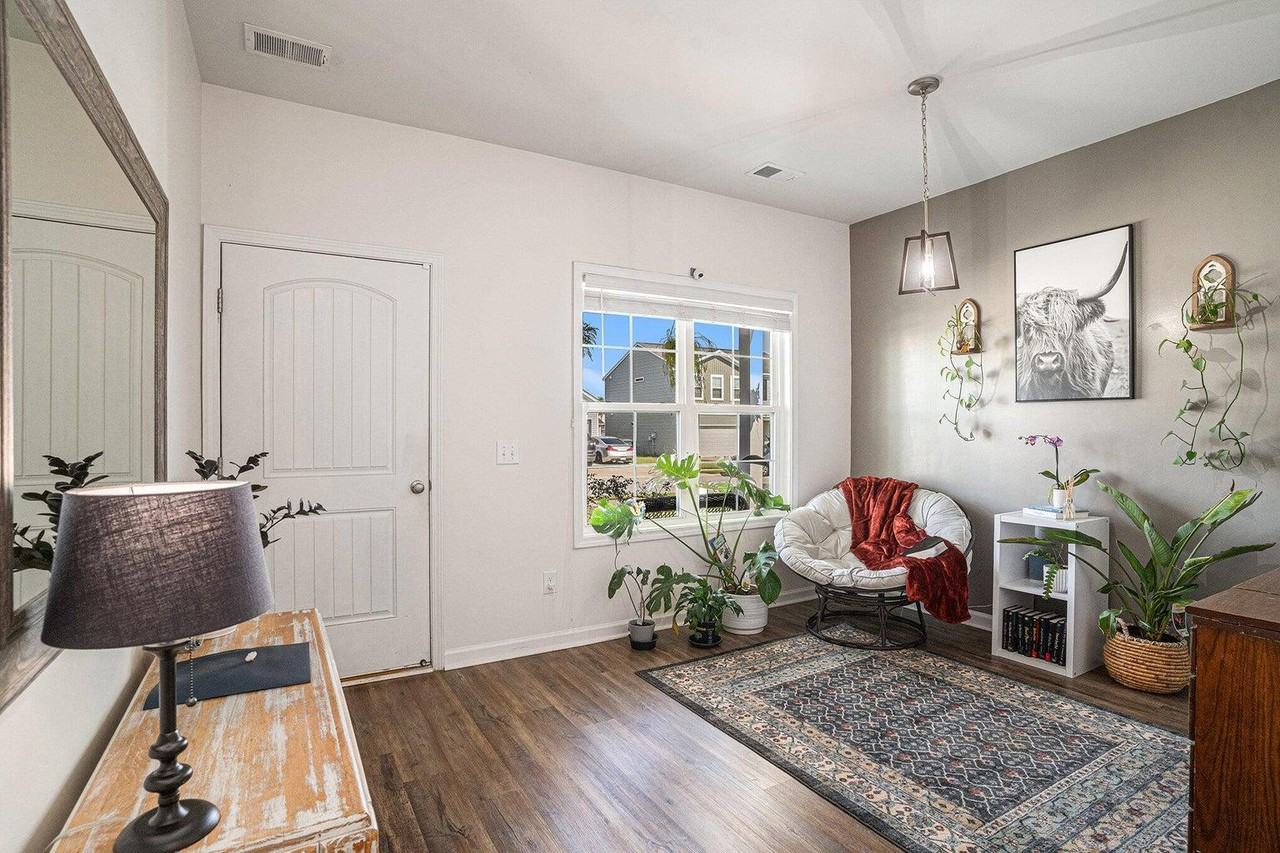 252 Hyrne Dr - Photo 5 of 11