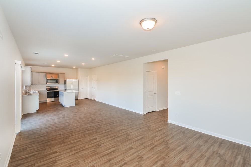 545 Samuel Lee Ln - Photo 5 of 17