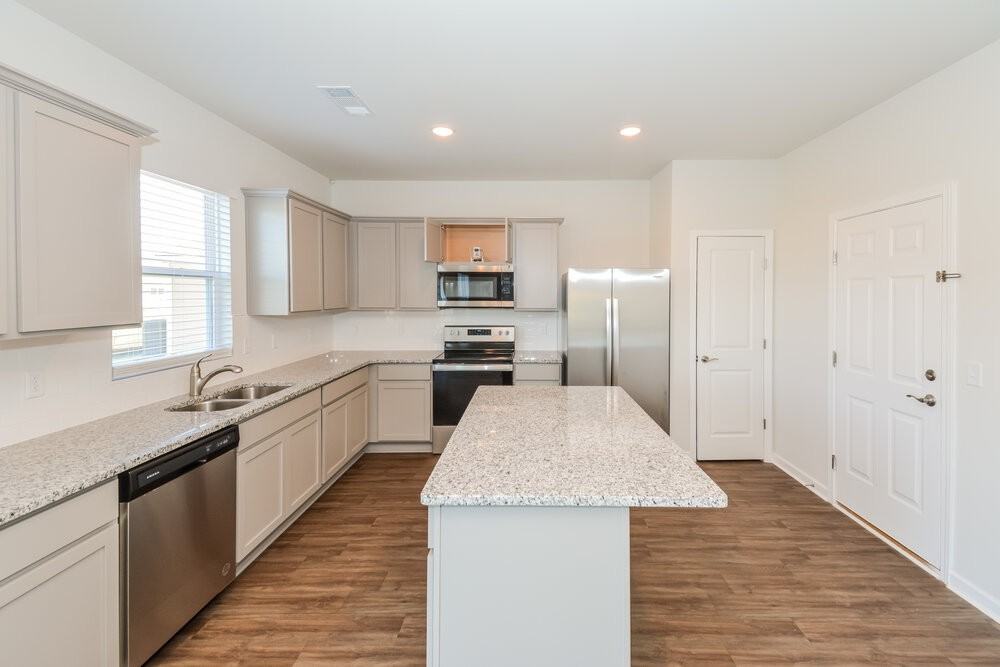 545 Samuel Lee Ln - Photo 6 of 17