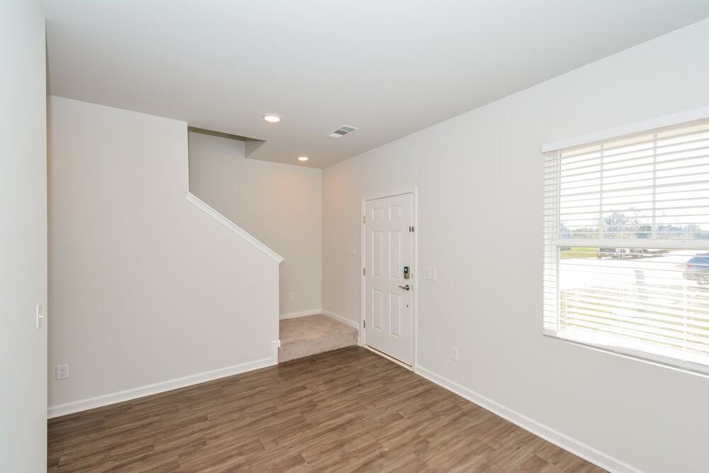 545 Samuel Lee Ln - Photo 7 of 17