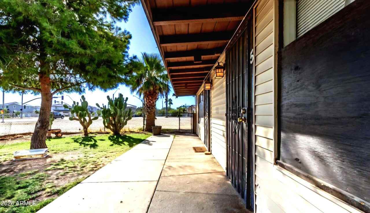 7508 W Orangewood Ave Unit 5 - Photo 2 of 9