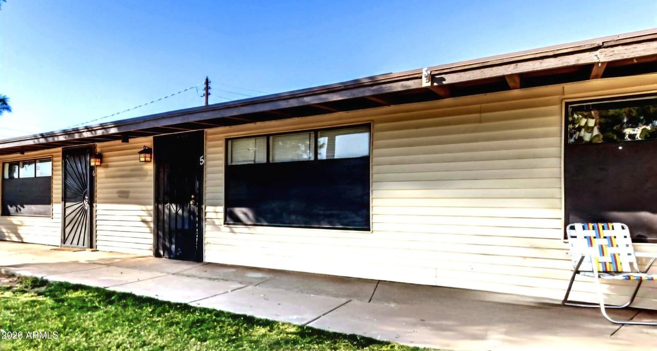 7508 W Orangewood Ave Unit 5 - Photo 4 of 9