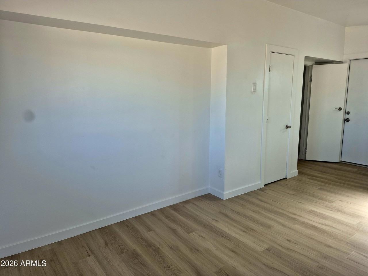 7508 W Orangewood Ave Unit 5 - Photo 7 of 9