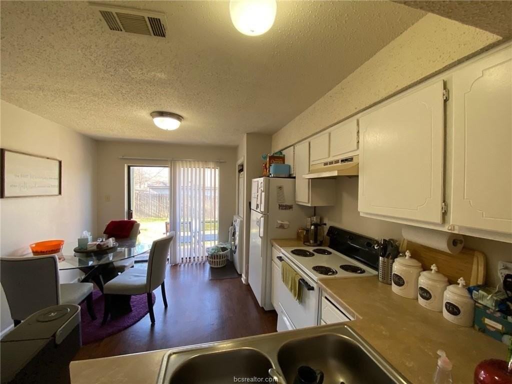 411 Manuel Dr Apt A #A - Photo 3 of 8