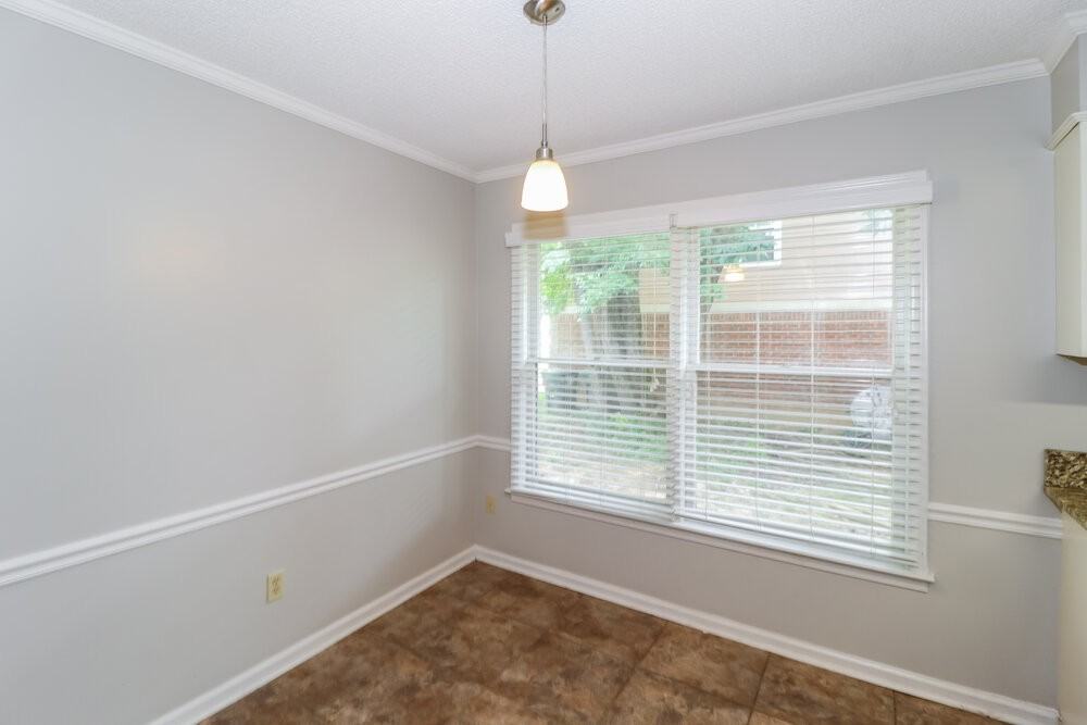 306 S Glendale Ct - Photo 6 of 16