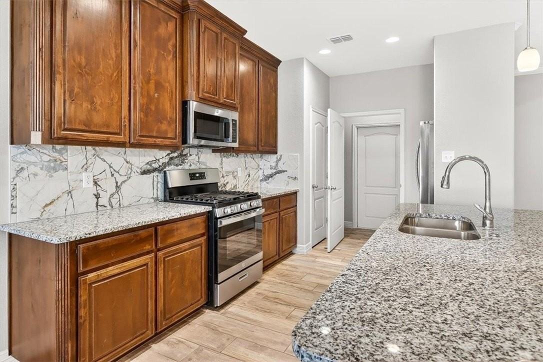 2214 Cuarzo Dr - Photo 2 of 40