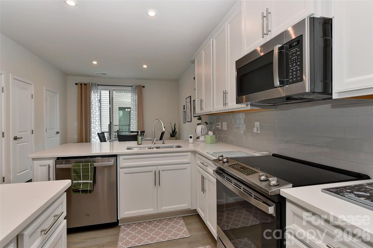 421 Spearfield Ln - Photo 2 of 23