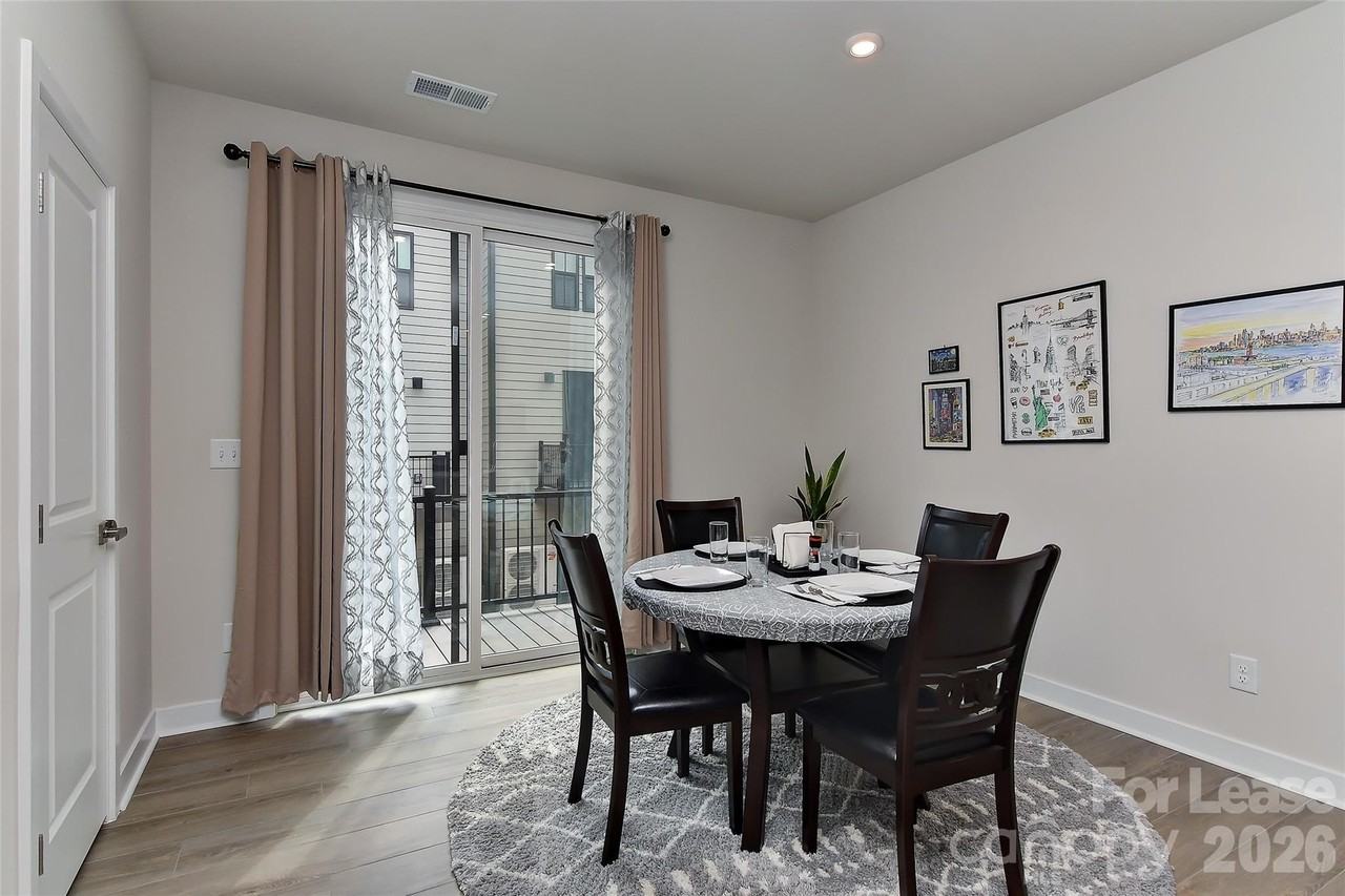 421 Spearfield Ln - Photo 4 of 23