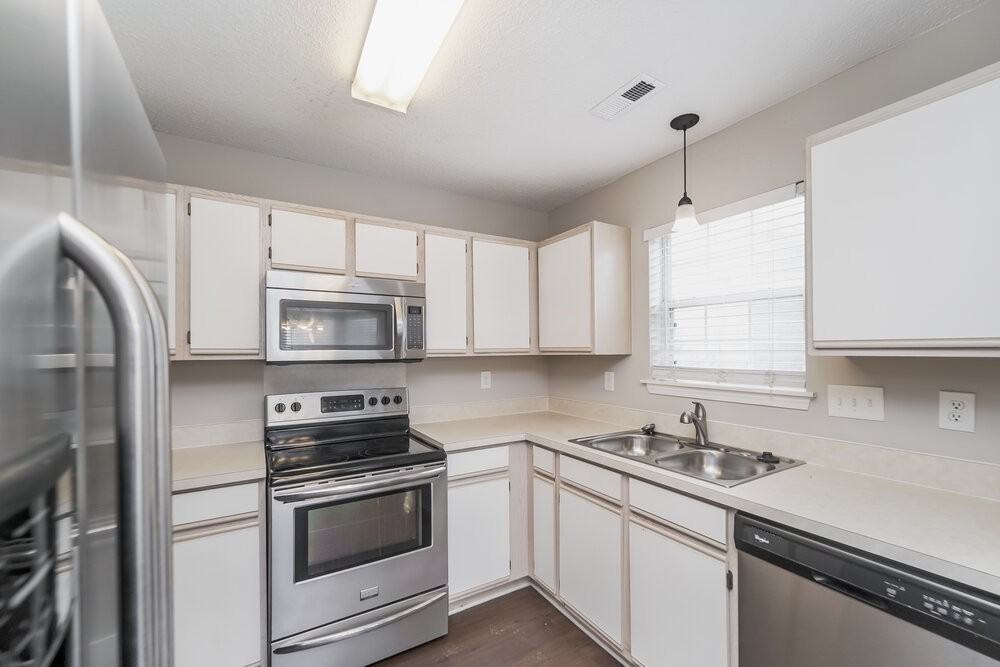 10342 Battle Ct - Photo 6 of 16