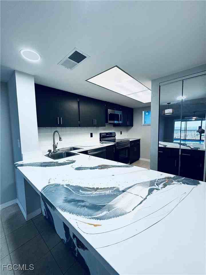 2711 1st St #102 - Photo 6 of 36