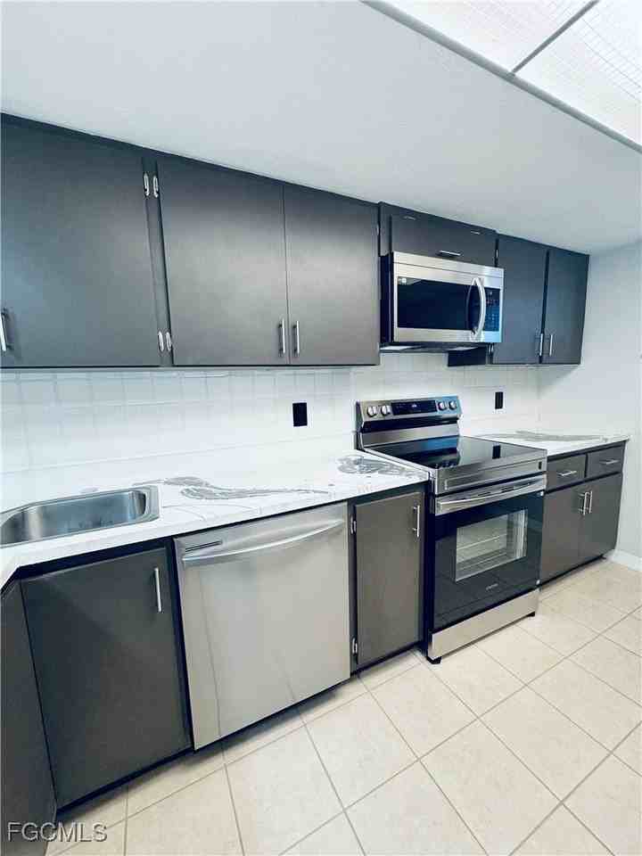 2711 1st St #102 - Photo 7 of 36