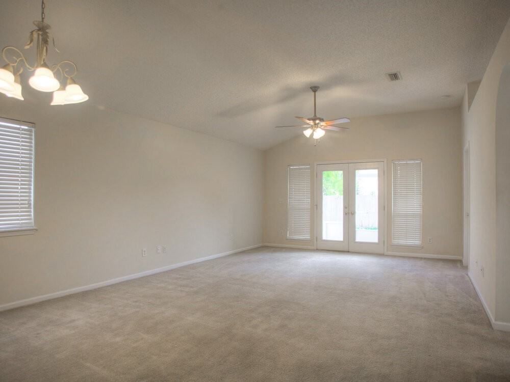 3374 Guernsey Ct - Photo 4 of 13