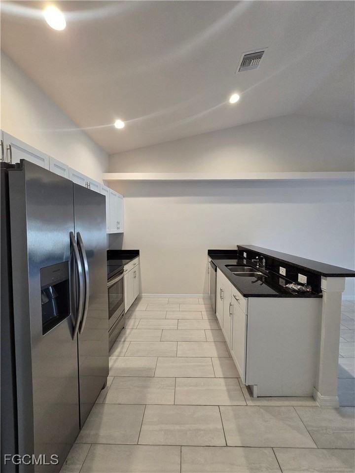 3024 Skyline Blvd - Photo 4 of 20