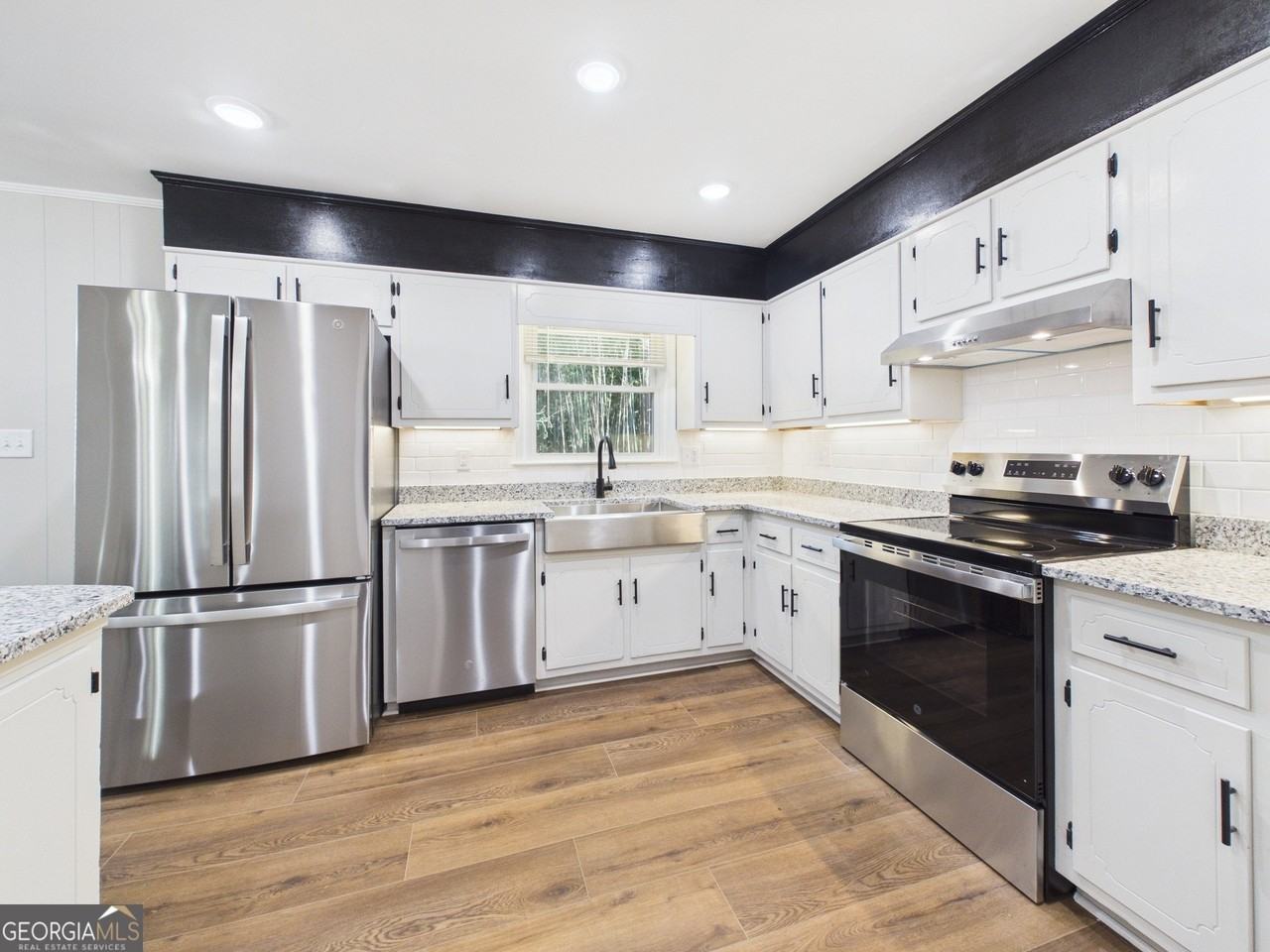 1140 Woodlands Rd - Photo 4 of 18