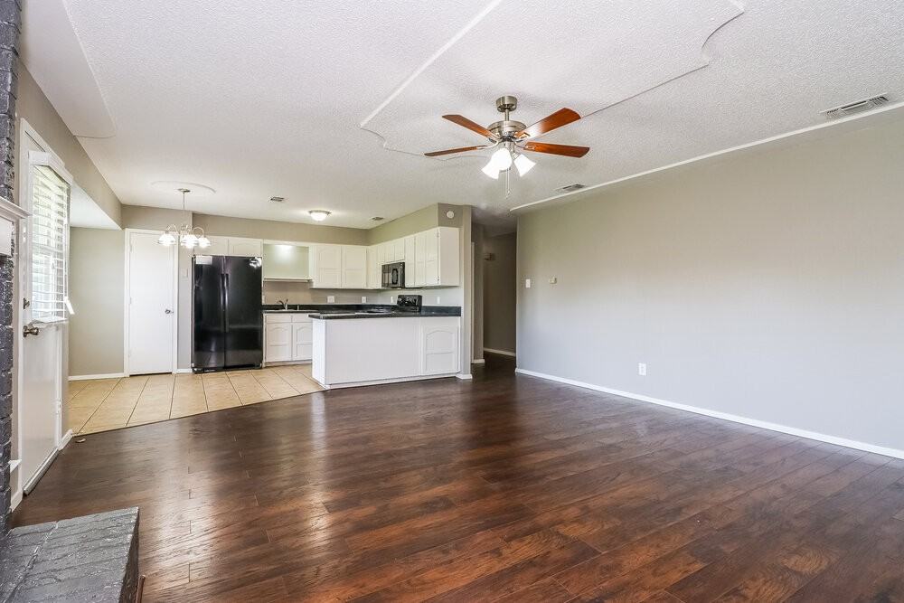 7608 Meadowlark Ln N - Photo 2 of 15