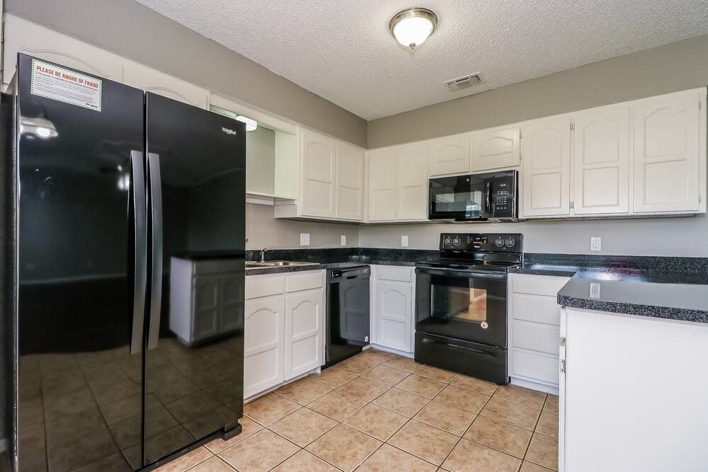 7608 Meadowlark Ln N - Photo 6 of 15