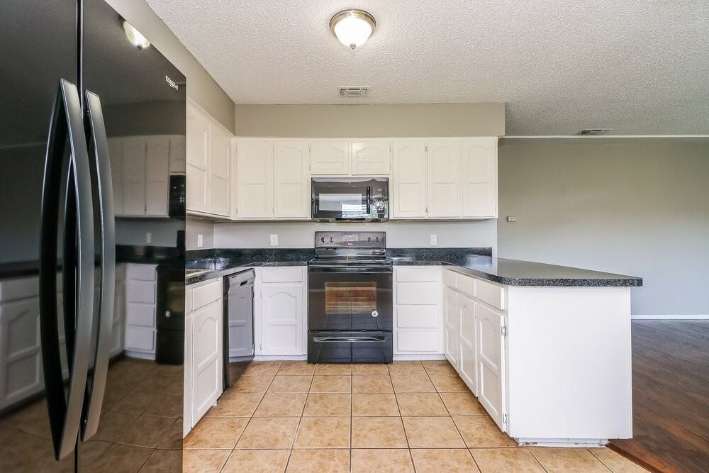 7608 Meadowlark Ln N - Photo 7 of 15