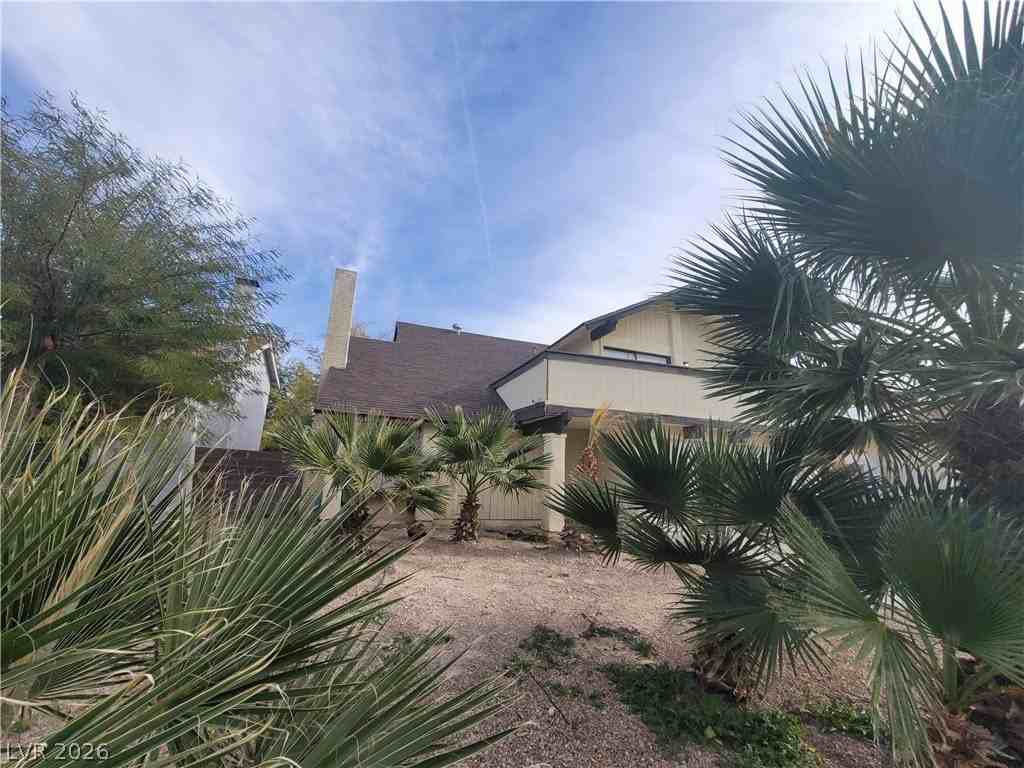 4760 Woodridge Rd - Photo 5 of 50