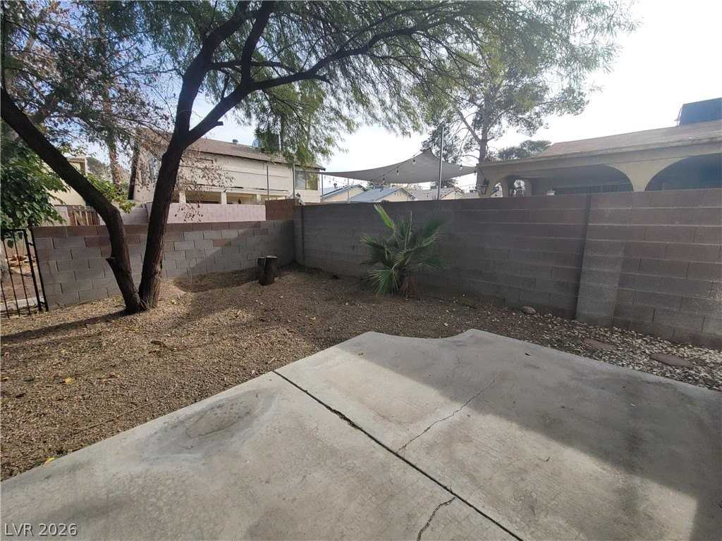 4760 Woodridge Rd - Photo 7 of 50