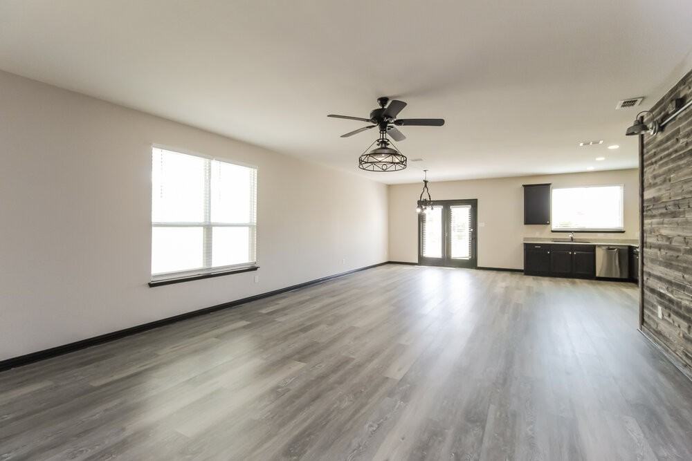 9136 Benevolent Ct - Photo 4 of 16