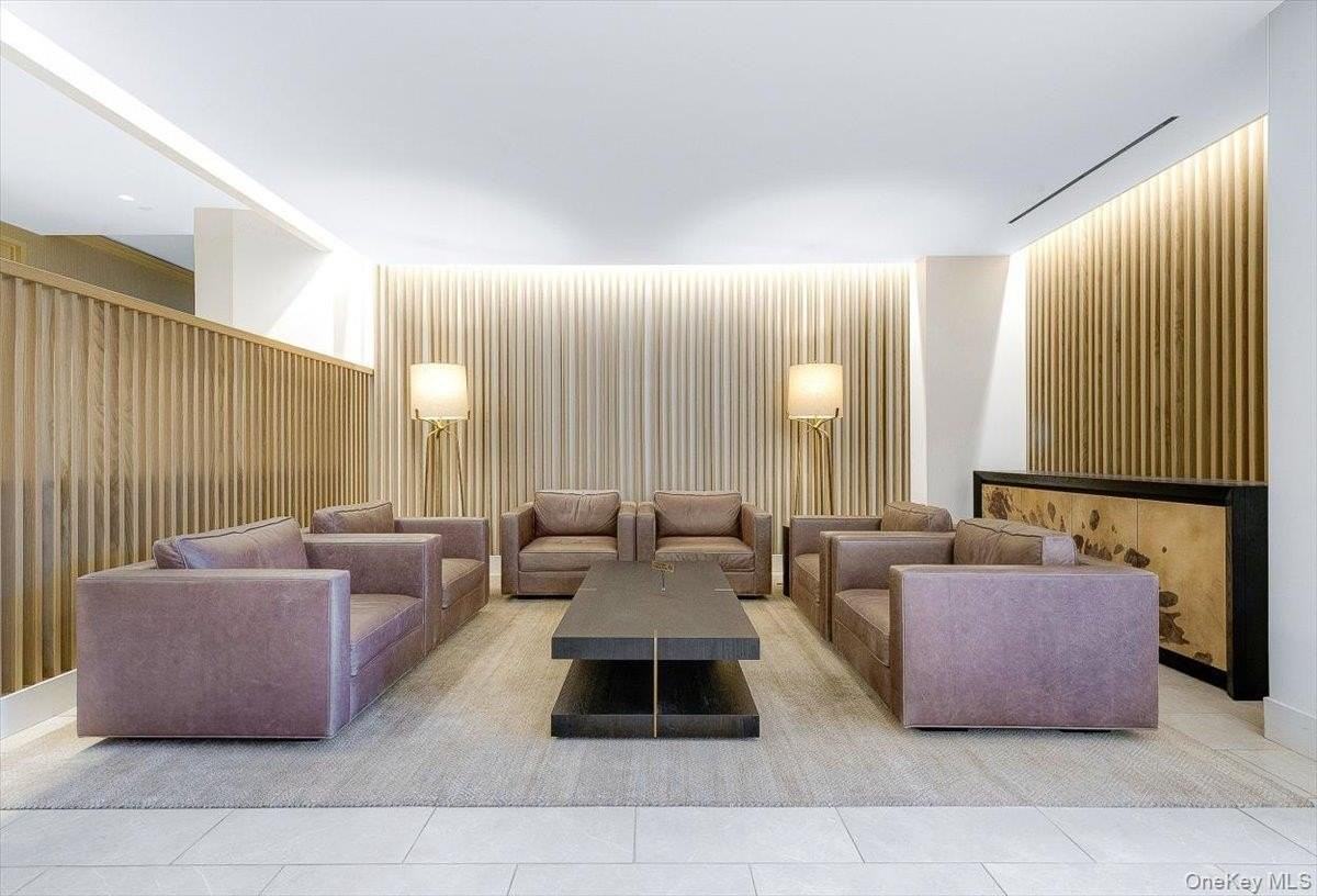 7025 Yellowstone Blvd Apt 2w - Photo 3 of 28