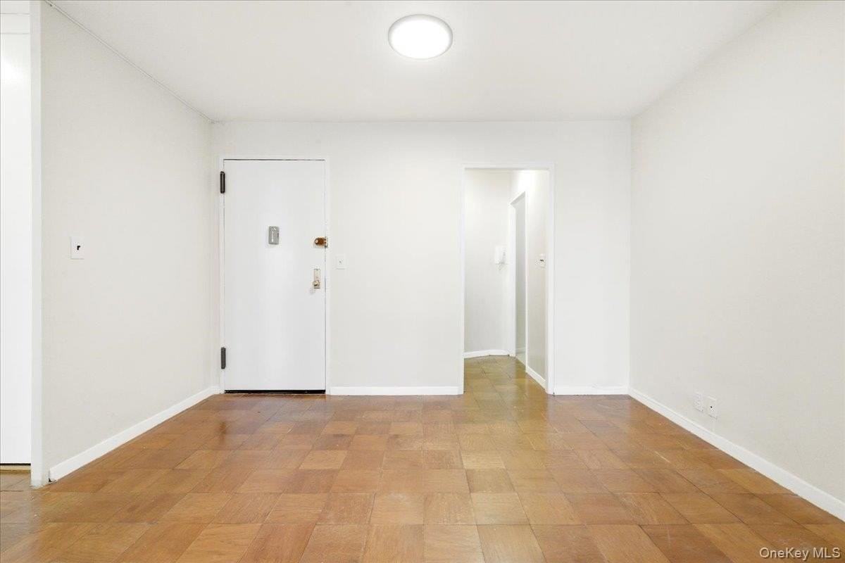 7025 Yellowstone Blvd Apt 2w - Photo 6 of 28