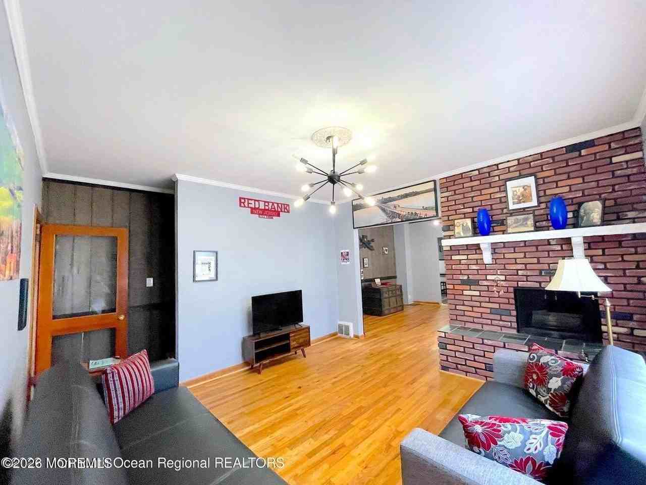 137 Oakland St - Photo 7 of 35