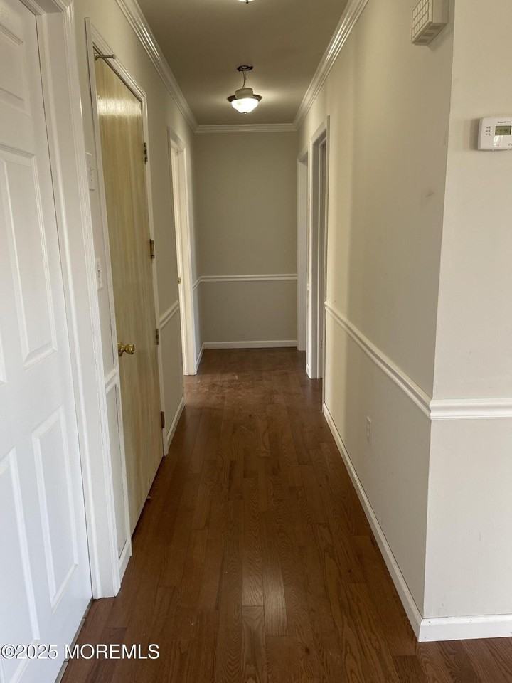 7 Clinton St Apt B - Photo 2 of 11