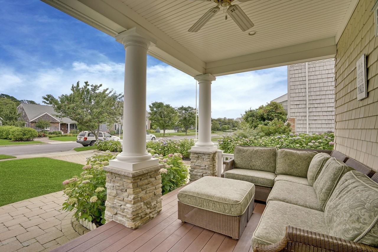 108 Neptune Pl - Photo 4 of 50