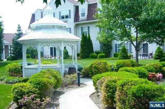 6303 Richmond Rd - Photo 6 of 18