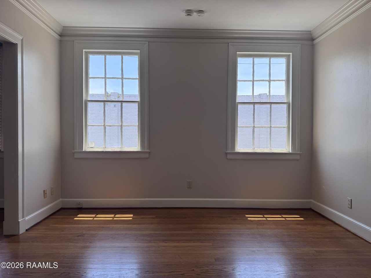 317 W University Ave Apt 4 - Photo 3 of 11