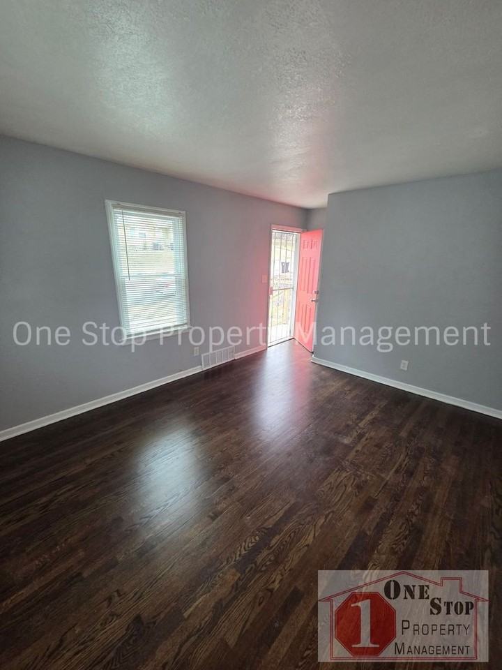 4511 Monroe Ave - Photo 2 of 23
