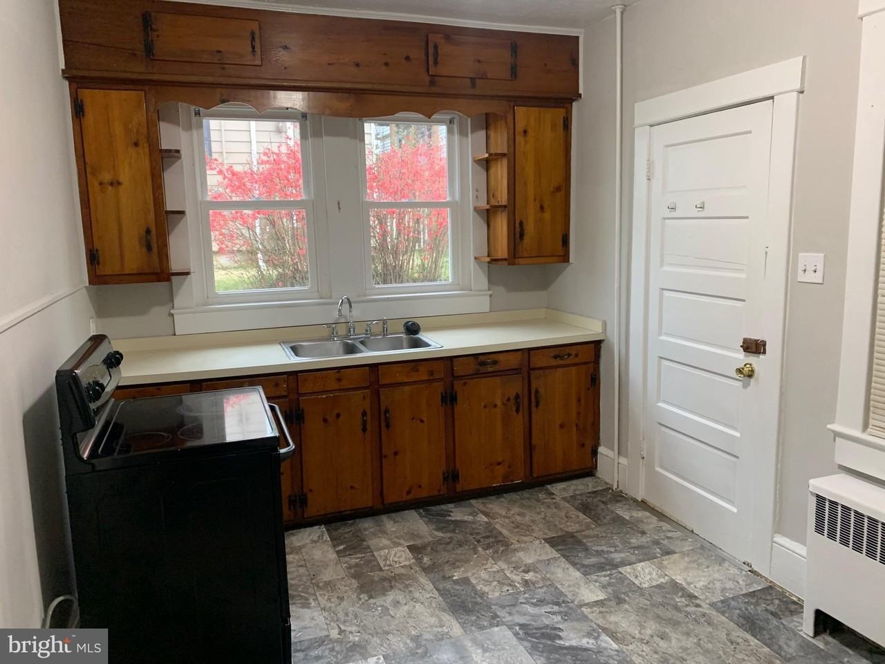 559 Hillman Dr - Photo 4 of 15