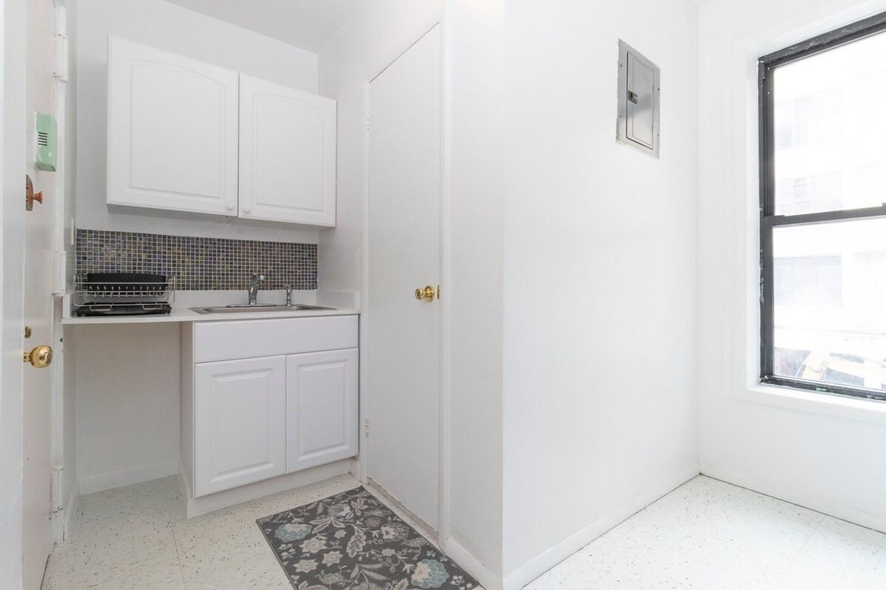 306 E 96th St #1032044P - Photo 2 of 29