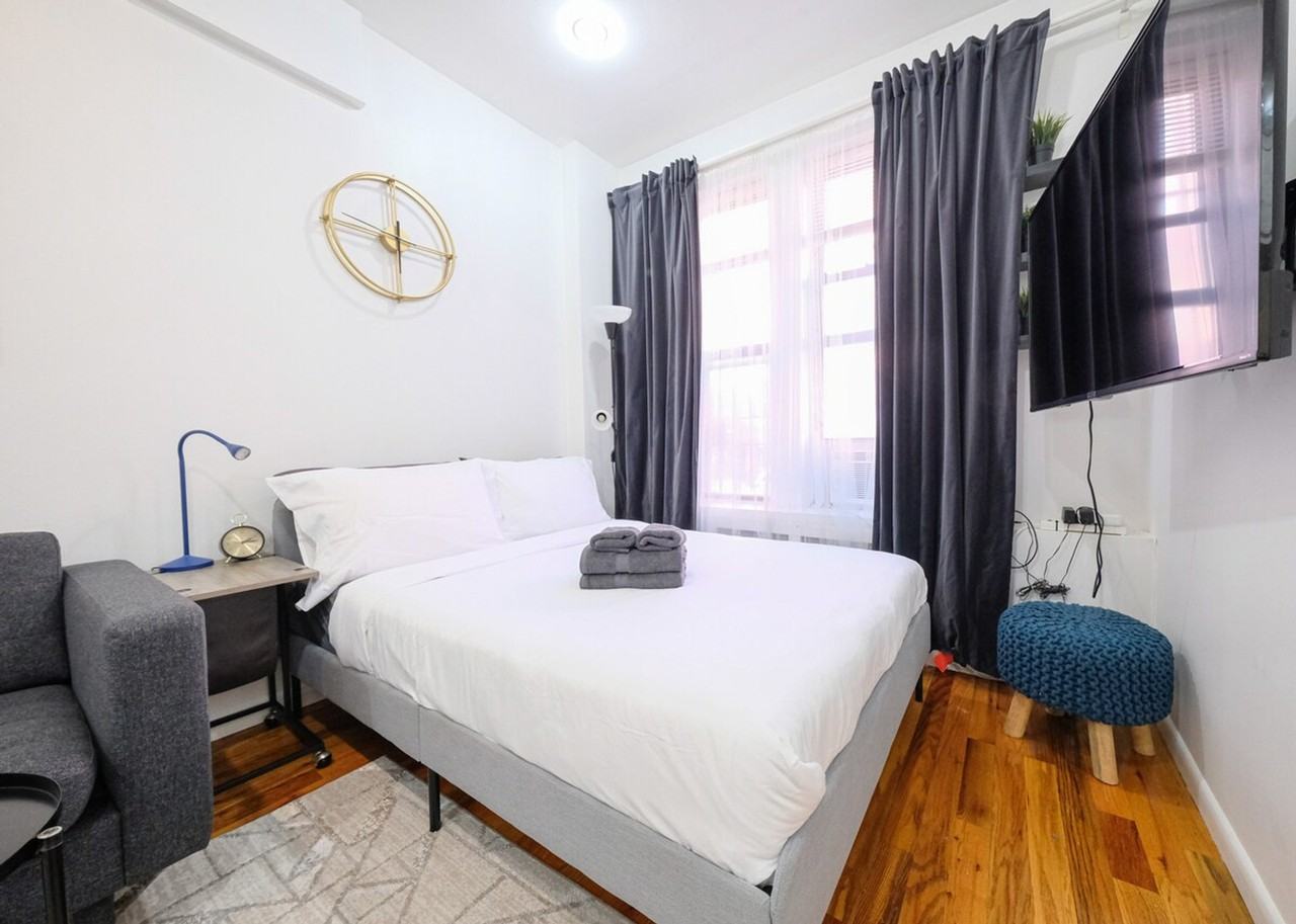 310 E 103rd St #1032007P - Photo 6 of 20