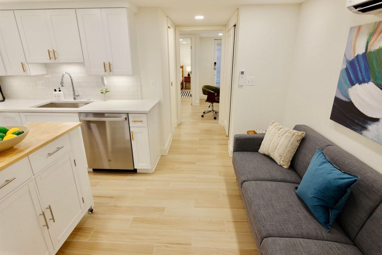 921 S Carolina Ave Se #1094240P - Photo 2 of 16